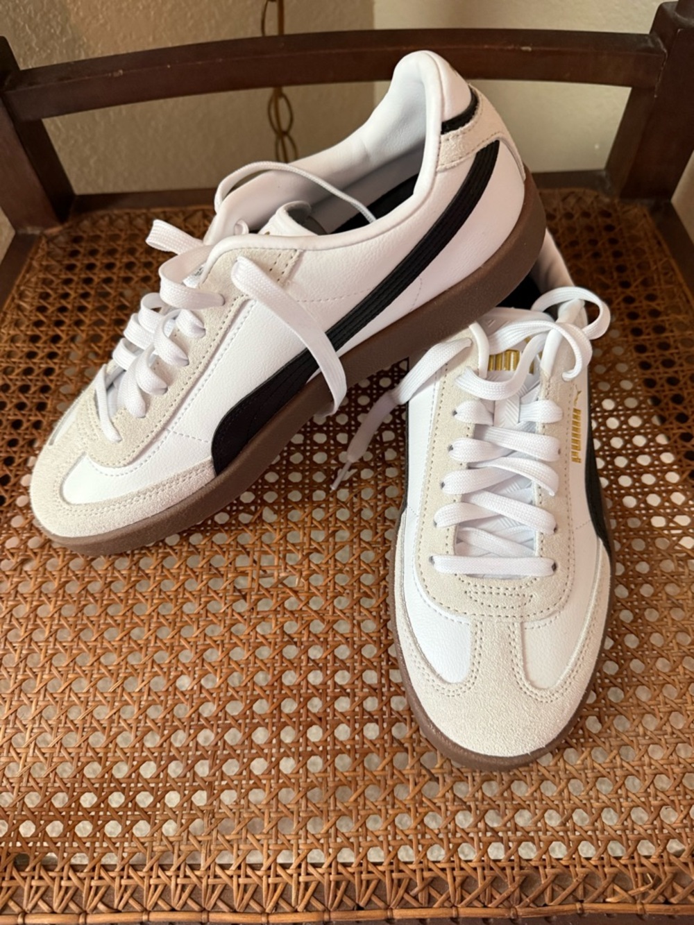 PUMA Club II Era Sneakers Unisex 
Mens 7 1/2.   Women’s 9